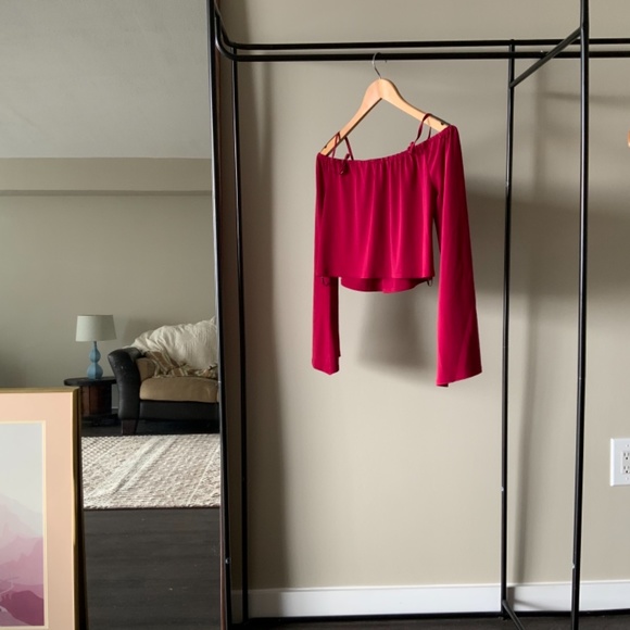 Over the Shoulder Flowing Long Sleeve - Picture 2 of 3